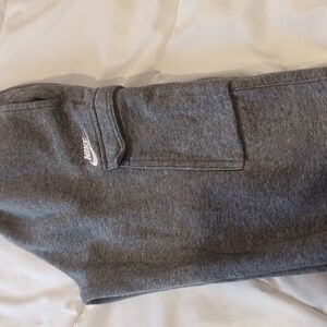 Nike club fleece cargo gray sweatpants